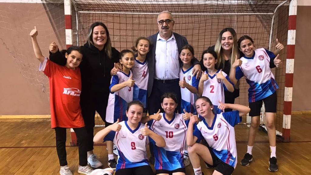 Fatsa Grup Küçükler Kategorisinde yarışan Hentbol Takımız Maç Sonucu; Fatsa Sakarya Ortaokulu 2 Kumru Atatürk Ortaokulu 11